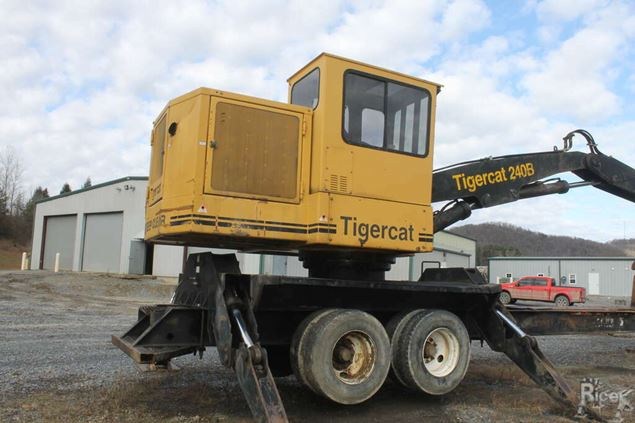 2005 Tigercat 240B Log Loader